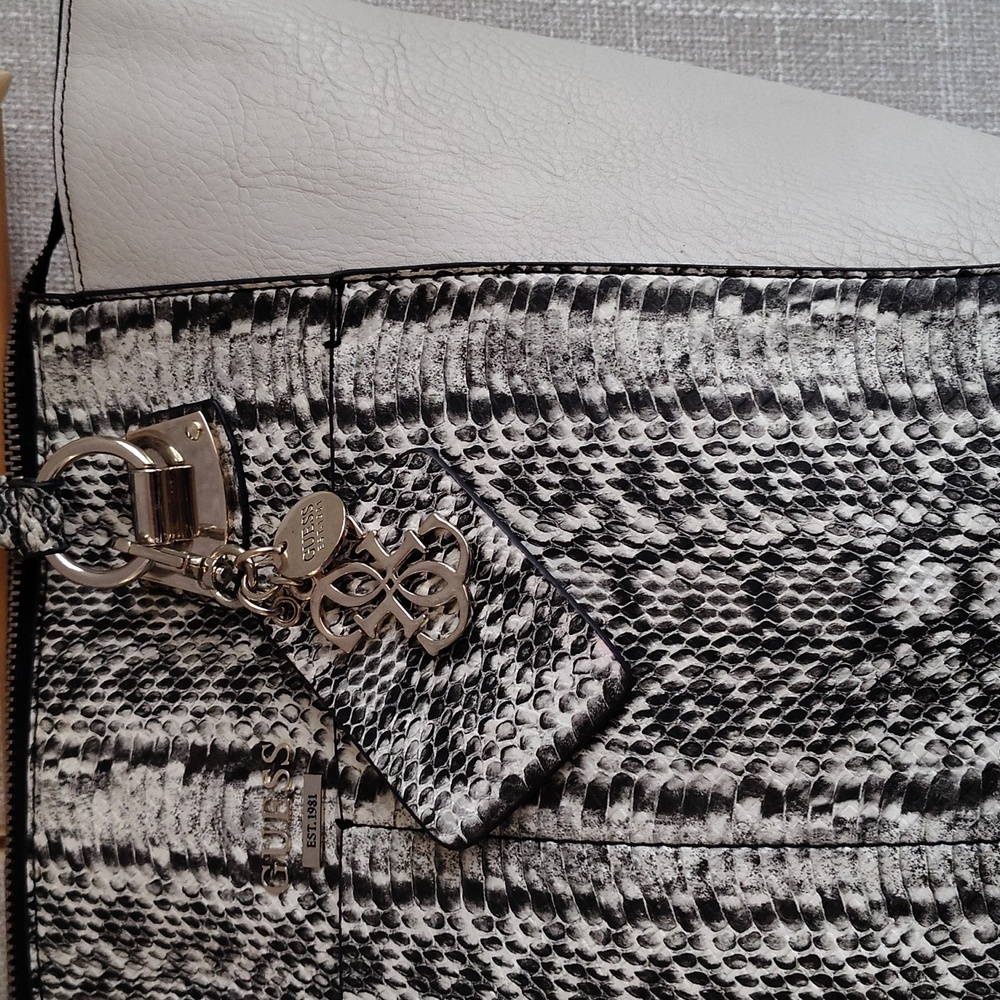 Rare Guess Tote Bag – Cream, Black and White Women's Shoulder Purse. - Picture 3 of 9